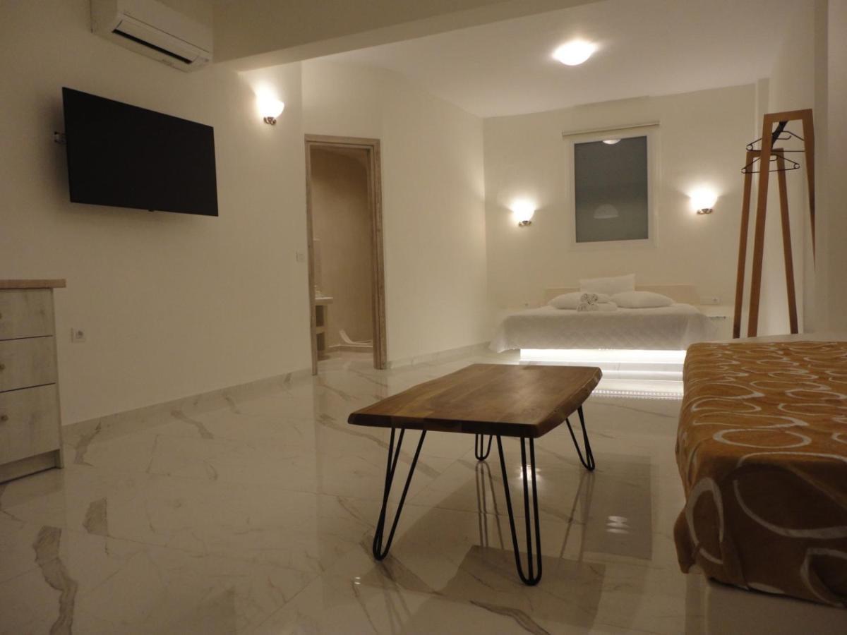 Triena Apartments Fira  Bagian luar foto