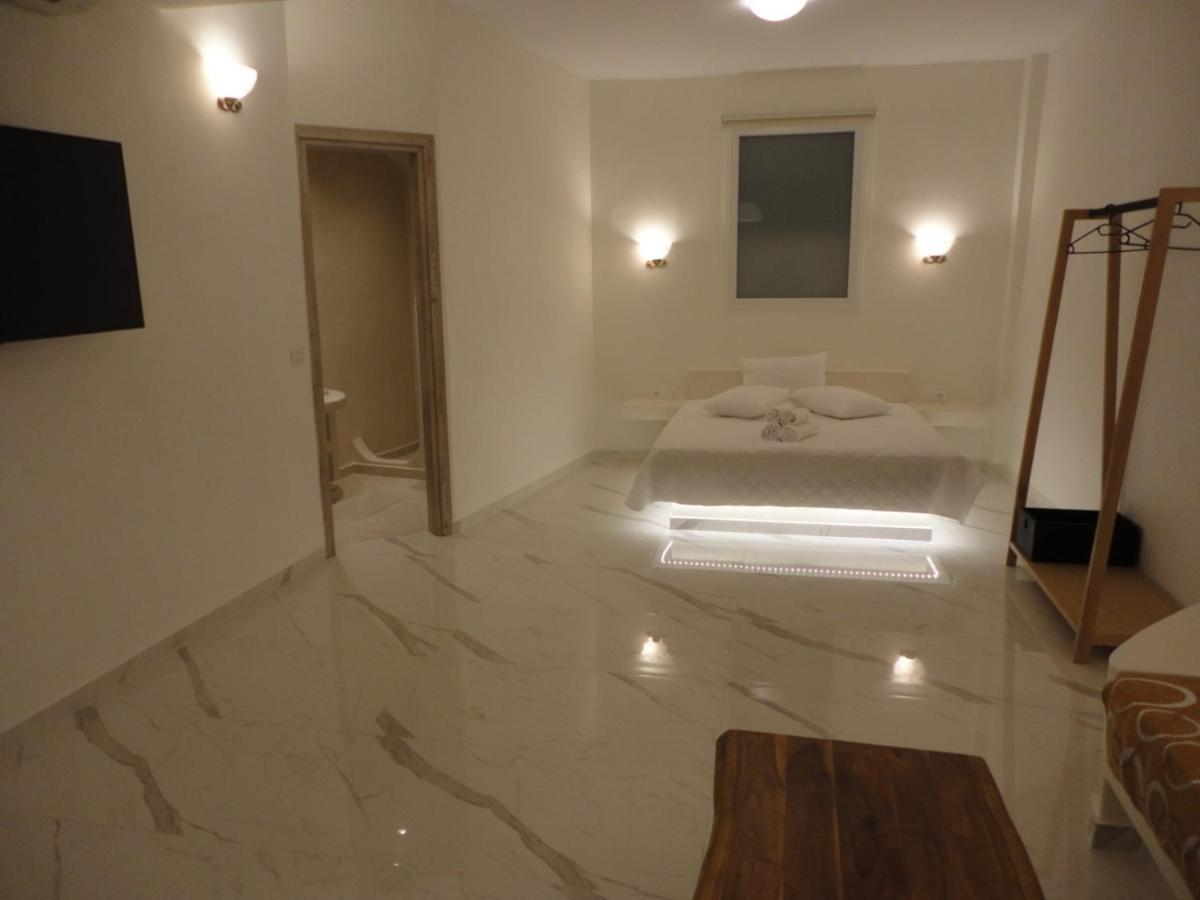 Triena Apartments Fira  Bagian luar foto