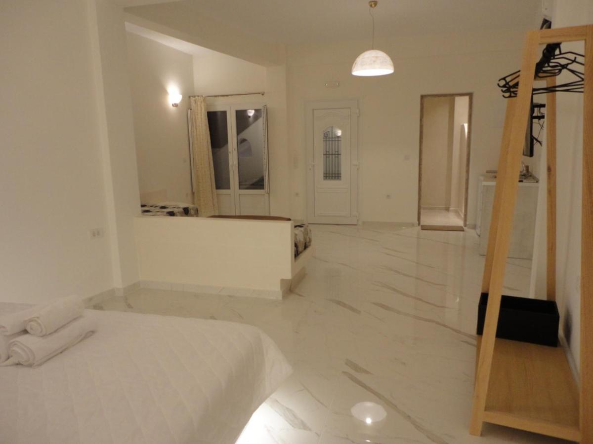 Triena Apartments Fira  Bagian luar foto