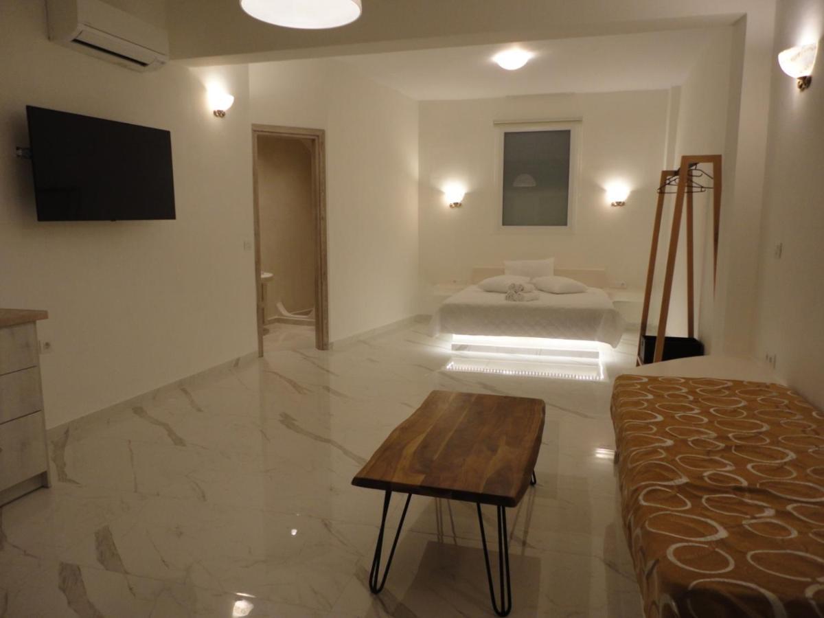 Triena Apartments Fira  Bagian luar foto